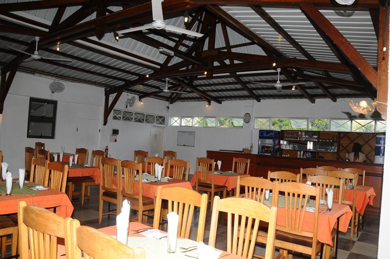 Le Flamboyant Hotel Port Mathurin Exterior photo