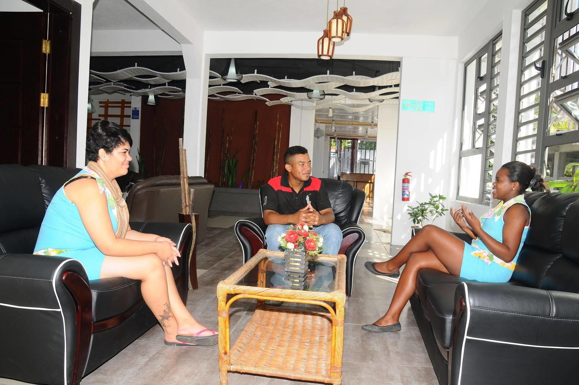 Le Flamboyant Hotel Port Mathurin Exterior photo